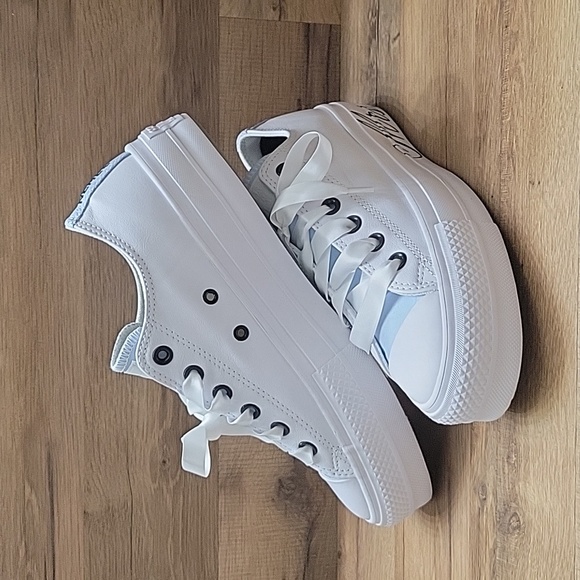 Converse platform Brand new in the box. - Picture 2 of 12